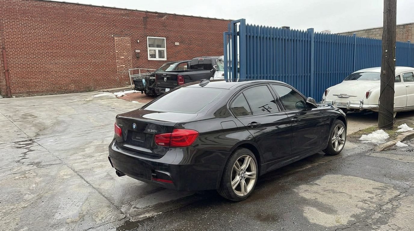 BMW 330i na placu w USA